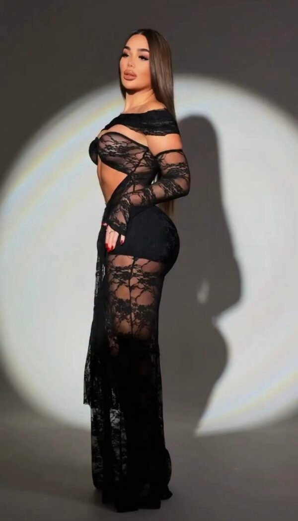 MAIN CHARECTER DRESS