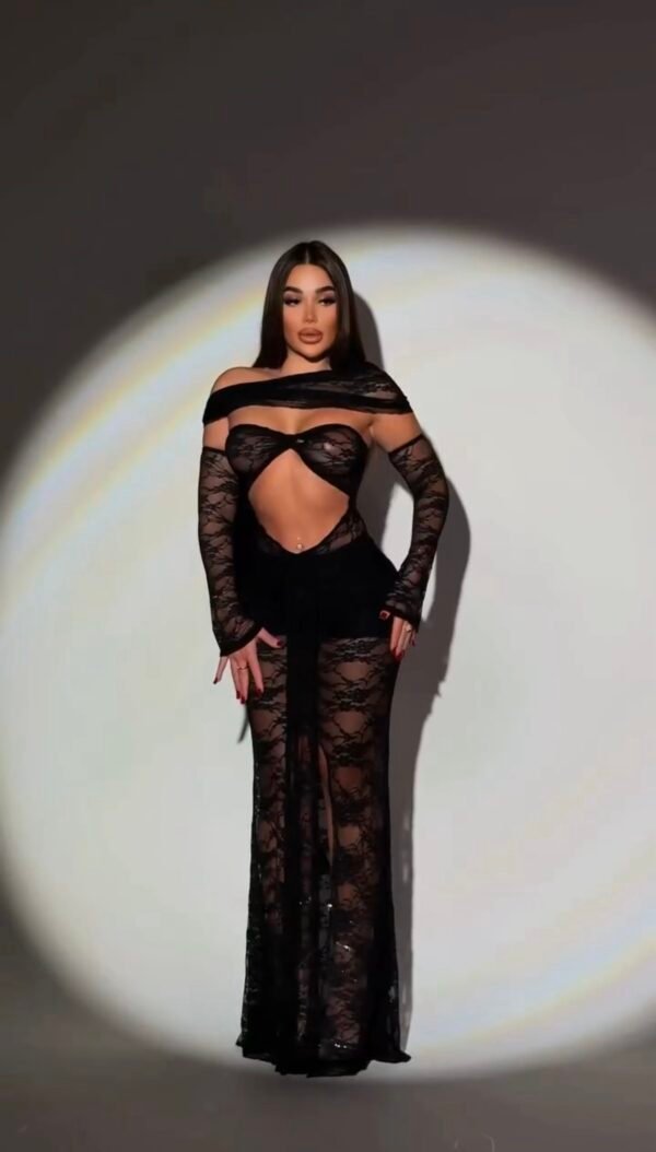 MAIN CHARECTER DRESS